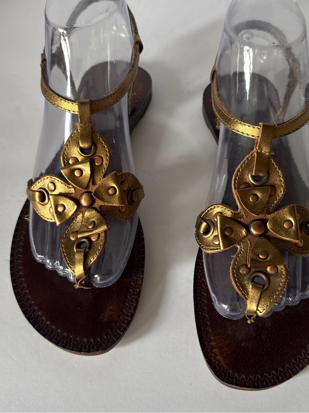 Seychelles Women’s 7 Brown Gold Leather Strappy Flat Sandal